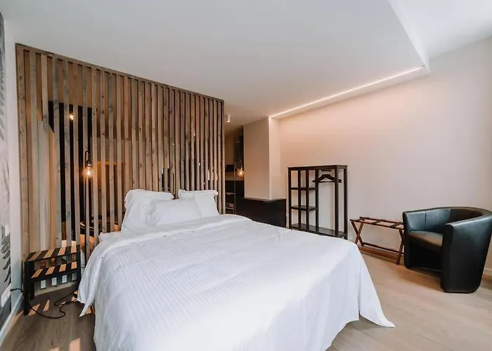 Chimay : La Chambre Bleue De La Grand Place