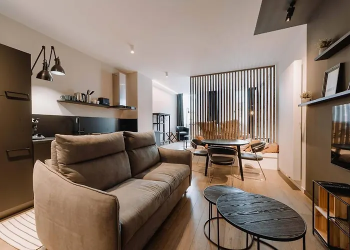 Chimay : La Chambre Bleue De La Grand Place