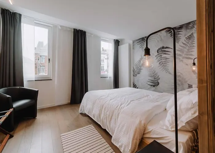 Chimay : La Chambre Bleue De La Grand Place